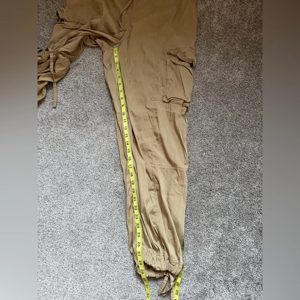 Lululemon Lightweight Adjustable Mid-Rise Cargo Pant in Filbert Tan Size Large - Picture 16 of 16